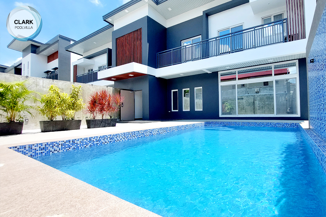 휴양지 느낌의<br>세련된 외관과<br>시원한 수영장의 조화